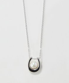 Phoebe 〈金属アレルギー対応〉メタリックパールホースシューネックレス　シルバー　ステンレス/馬蹄/蹄鉄/ラッキーモチーフ/ギフト/プレゼント/大ぶり