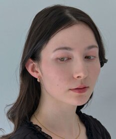 Phoebe 【金属アレルギー対応】【痛くないシリーズ】ぷっくりモードクリスタルループフィットイヤリング　シャンパンゴールド