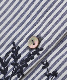YECCA VECCA ストライプ柄フラワー刺繍シャツ