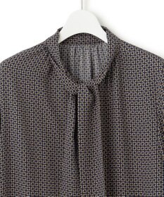 23区 【洗える】スクエアチェーンプリント ブラウス