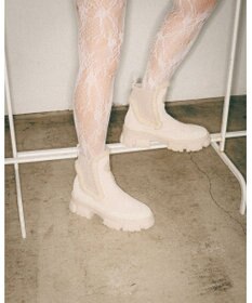 STEVE MADDEN TOWNSHIP 厚底サイドゴアムートンブーツ