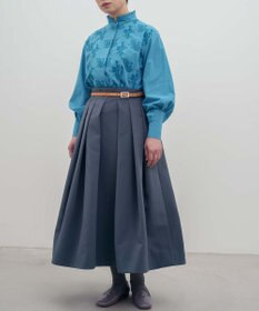 muuc 〈コットン100%〉〈綿ローン生地〉〈ふんわり柔らかな肌触り〉梅小花刺繍 スタンドカラーブラウス