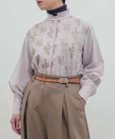 muuc 〈コットン100%〉〈綿ローン生地〉〈ふんわり柔らかな肌触り〉梅小花刺繍 スタンドカラーブラウス