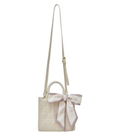 Maison de FLEUR スカーフ付リボンキルティング2Wayバッグ