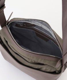 Y'SACCS シルキーリュクスショルダーバッグ