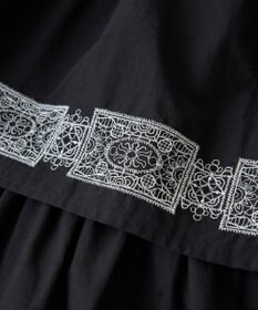 Green Parks ■ＥＳＣＡＲ　バイカラー刺繍ティアードスカート