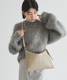 russet エンボスモノグラム ソフトレザーショルダーバッグ(CE-1547)