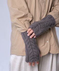AND WOOL 〈上質な素材と手仕事から生まれた優しいニット〉メリノウール・ケーブルアームウォーマー