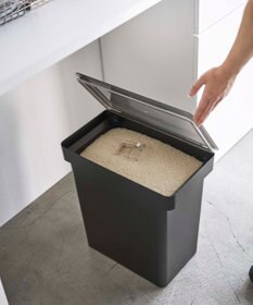 tower 密閉米びつ タワー 20kg 計量カップ付 ブラック