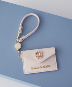 Maison de FLEUR リール付きビジューカードポケットパスケース