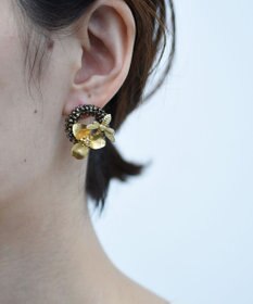 monshiro シュウカイドウニハチラウンド ピアス