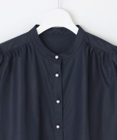 Feroux 【洗える】バンドカラーパールボタン ブラウス