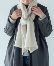 AND WOOL 〈上質な素材と手仕事から生まれた優しいニット〉カシミヤ100%の細巾ストール / マフラー