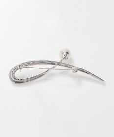 Phoebe スタイリッシュクロスカーブパールブローチ　シルバー