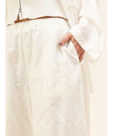 Green Parks ■ＥＳＣＡＲ　ローン刺繍フレアパンツ