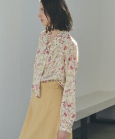 YECCA VECCA ボタニカルフラワー柄ボウタイブラウス