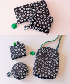 tsumori chisato CARRY グリッターフラワー ラウンドファスナー 2つ折り財布