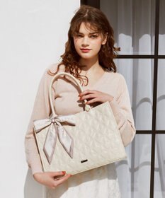 Maison de FLEUR スカーフ付リボンキルティングトートバッグ