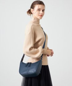 Y'SACCS イタリアンシープ　マルチポーチ付き　ホーボーバッグ