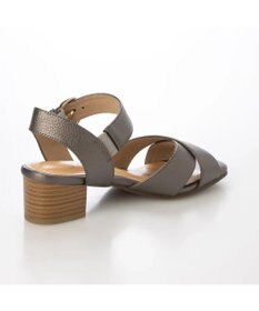 ing <ing>【WEB限定】ストラップクロスサンダル