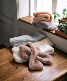 MOONBAT estaa【洗える】ポメラニアンみたいなふわふわフェイクファーマフラー