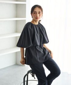 #Newans ＜亀恭子さんコラボ＞取り外し可能ケープ付きペプラムブラウス
