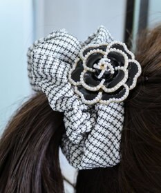 Tiaclasse フラワーパーツ付きシュシュ