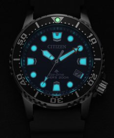 CITIZEN 【ウォームゴールド・ピンクの華やかダイバー】200ｍ潜水用防水 ケース系37mmのボーイズサイズウオッチ