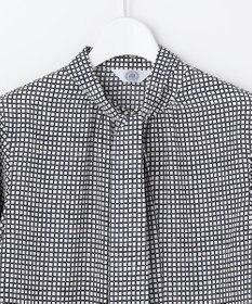 J.PRESS LADIES L ジーナ梨地 幾何プリント ブラウス