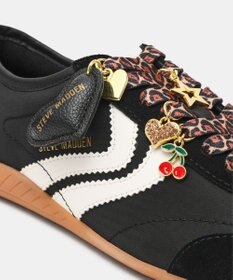 STEVE MADDEN BASSETT チャーム付きローカットスニーカー