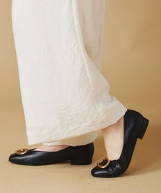 Dominic3 デザインバックル ローヒール レザーパンプス