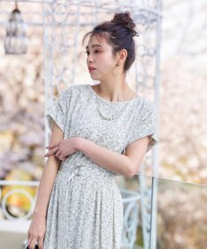 Tiaclasse 【洗える】花柄タックフレンチスリーブワンピース