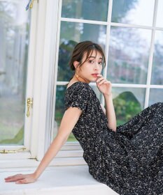 Tiaclasse 【洗える】花柄タックフレンチスリーブワンピース