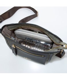 LA BAGAGERIE リサイクルレザー　フラップショルダー