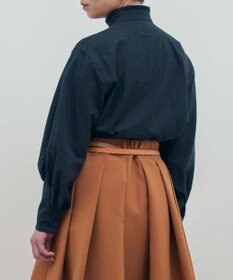 muuc 〈コットン100%〉〈綿ローン生地〉〈ふんわり柔らかな肌触り〉梅小花刺繍 スタンドカラーブラウス