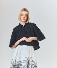 GRACE CONTINENTAL フラワーembケープブラウス