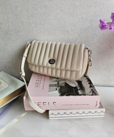 style code 【MERCURYDUO/マーキュリーデュオ】ストライプキルティング　フラップショルダーバッグ