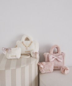 Maison de FLEUR チャーム付きファー2Wayボストンバッグ