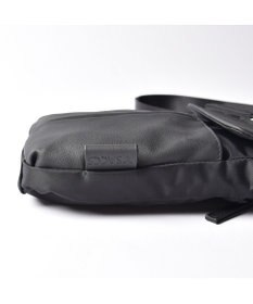 Y'SACCS ナイロン×牛革コンビシリーズ　縦型ポシェット