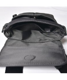 Y'SACCS ナイロン×牛革コンビシリーズ　縦型ポシェット