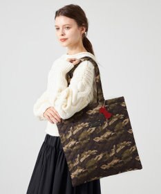 LA BAGAGERIE 【LA BAGAGERIE×HELLO KITTY】リボンチャーム付き　キルティングトート