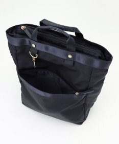 LA BAGAGERIE チャーム付き　ナイロンスクエアリュック