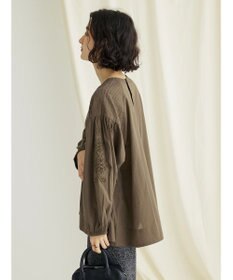 CRAFT STANDARD BOUTIQUE モチーフ刺繍ピンタックブラウス