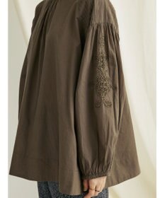 CRAFT STANDARD BOUTIQUE モチーフ刺繍ピンタックブラウス