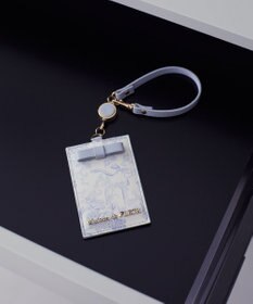 Maison de FLEUR リール付きフラワーガーデン柄パスケース