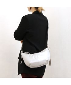 UNBILLION アトランタ ATLANTA / やぎ革軽量ハーフムーンショルダー