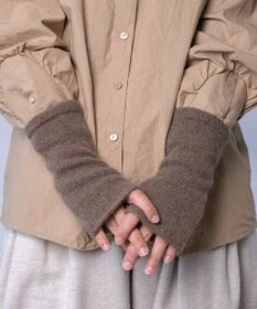 AND WOOL 〈上質な素材と手仕事から生まれた優しいニット〉ヤクの糸を編んだニット手袋