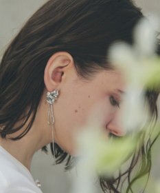 YECCA VECCA ニュアンスメタルチェーンピアス