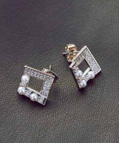 Tiaclasse 【金属アレルギー対応】スクエアストーン養殖パールピアス