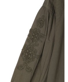 CRAFT STANDARD BOUTIQUE モチーフ刺繍ピンタックブラウス